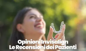 Ragazza sorridente mostra un aligner trasparente. Leggi le opinioni Invisalign: le recensioni dei pazienti.