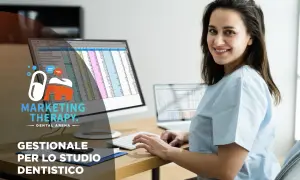 Un sorriso radioso mentre gestisce lo studio dentistico con la nostra app.