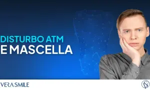 Uomo con mano sulla guancia, preoccupato per il disturbo ATM e mascellare.