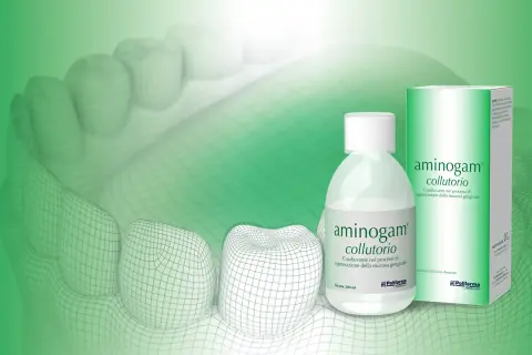 Aminogam collutorio: coadiuvante nei processi di rigenerazione della mucosa gengivale. Immagine stilizzata di denti e prodotto.