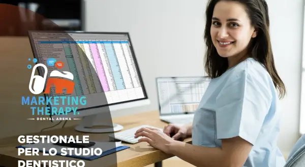 Un sorriso radioso mentre gestisce lo studio dentistico con la nostra app.