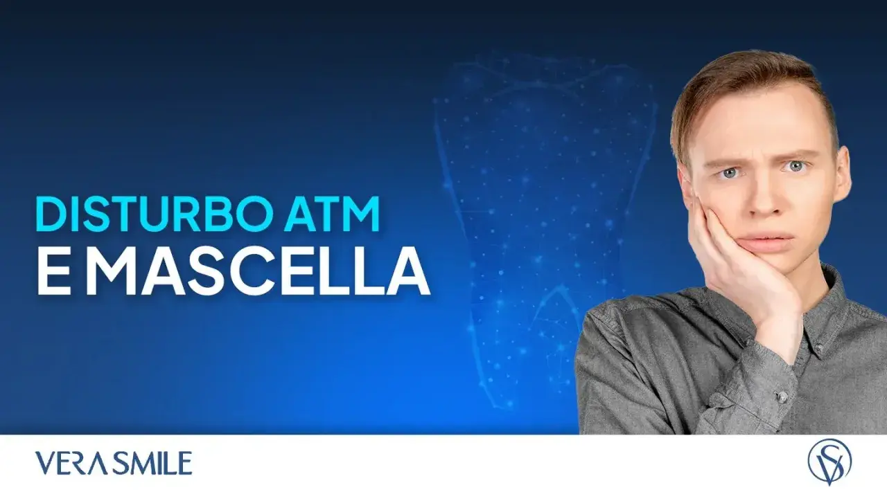 Uomo con mano sulla guancia, preoccupato per il disturbo ATM e mascellare.
