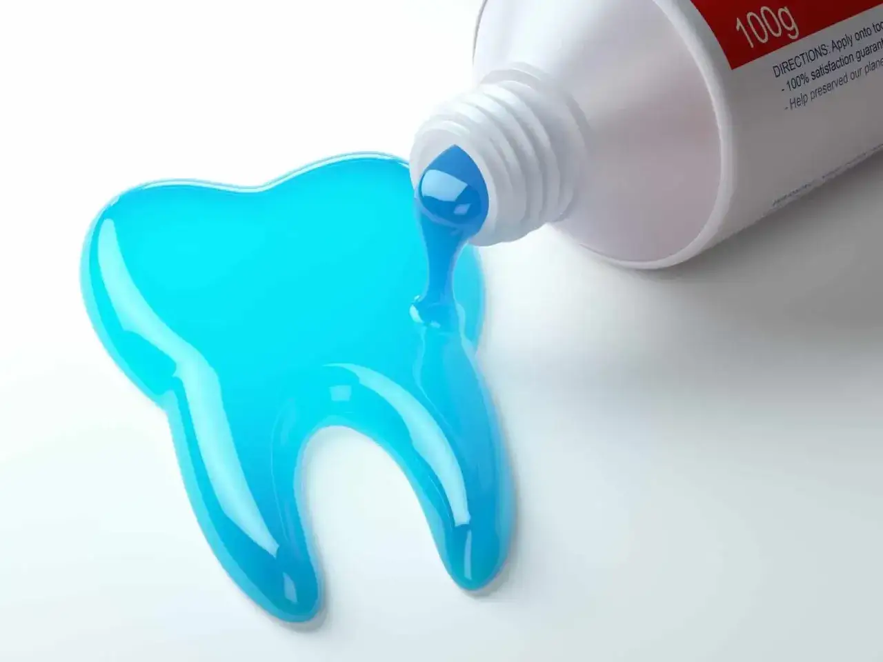 Dentifricio azzurro a forma di dente, che esce da un tubetto. Il fluoro protegge i denti.